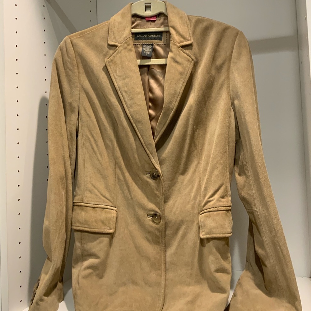 Banana republic woman’s tan suede blazer size 6